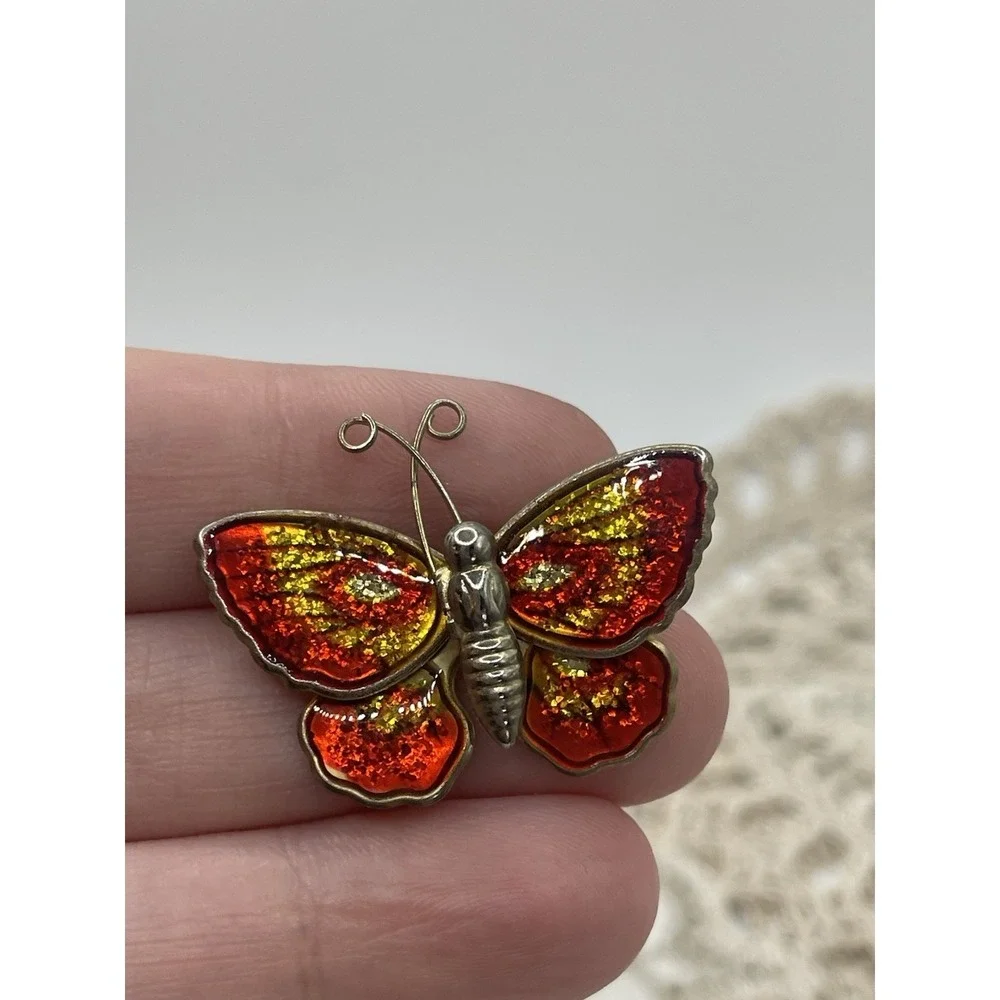 Vintage‎ Gold Tone Butterfly Pin Brooch with Red Orange Glitter Enamel Accessory